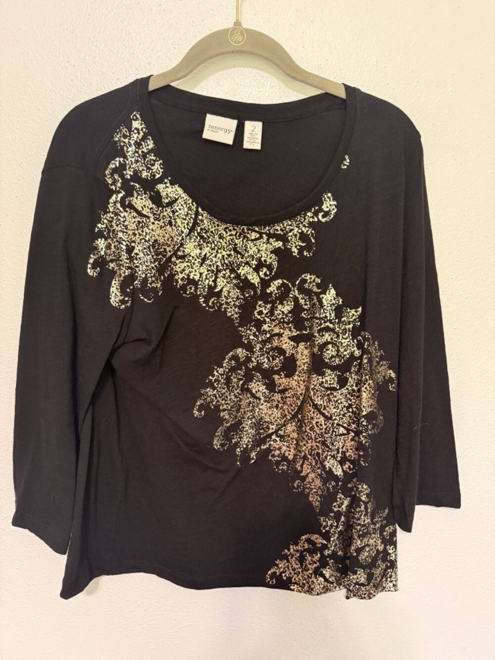 Chico's Zenergy Knit Top Black with Gold Foil Design Womans 2/L